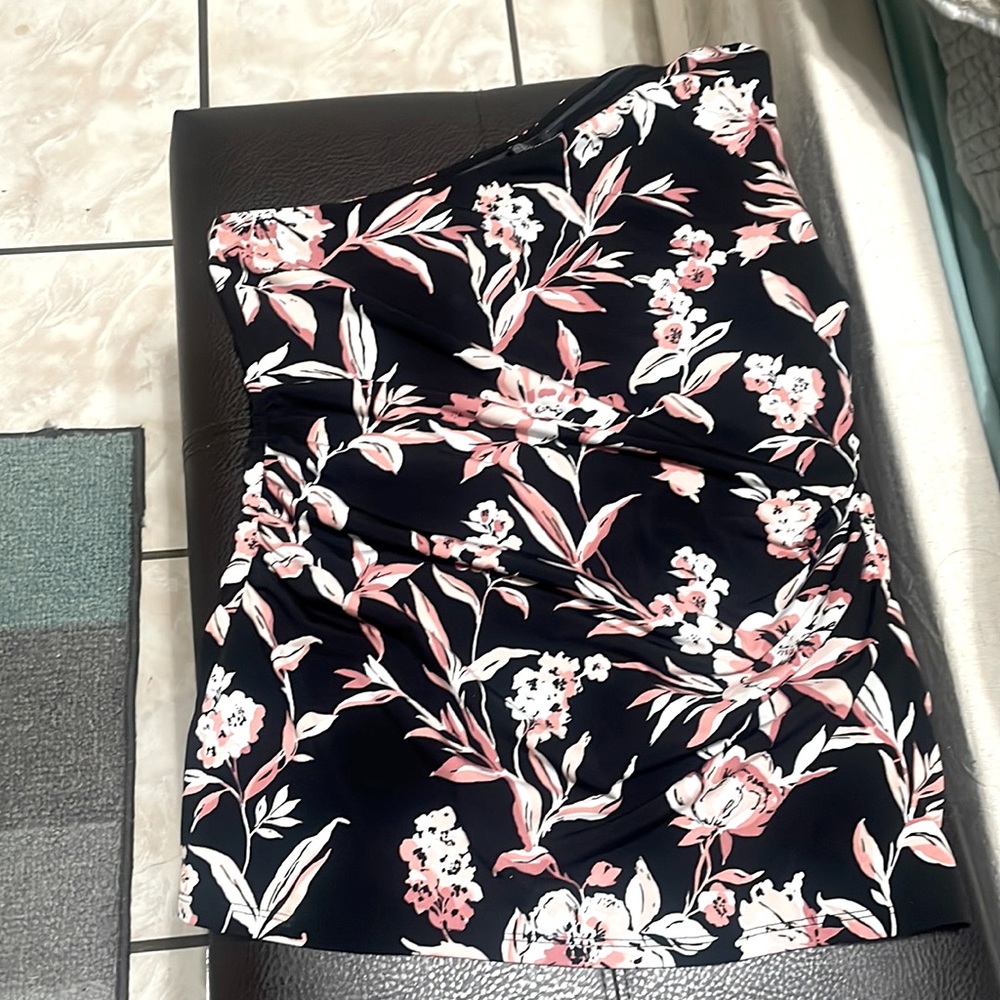 White House Black market coral white black shirt.. Size small